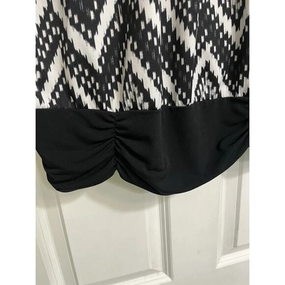 AGB WOMEN'S BLACK WHITE BANDED/RUCHED WAIST TOP SIZE XL-EUC - Picture 4 of 9